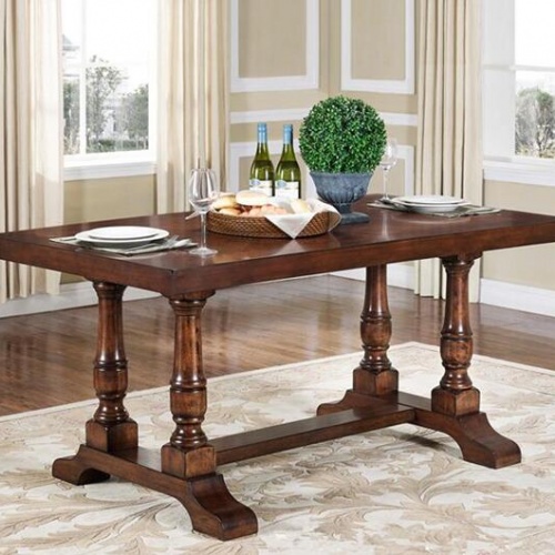 胡桃色橡木实木餐桌