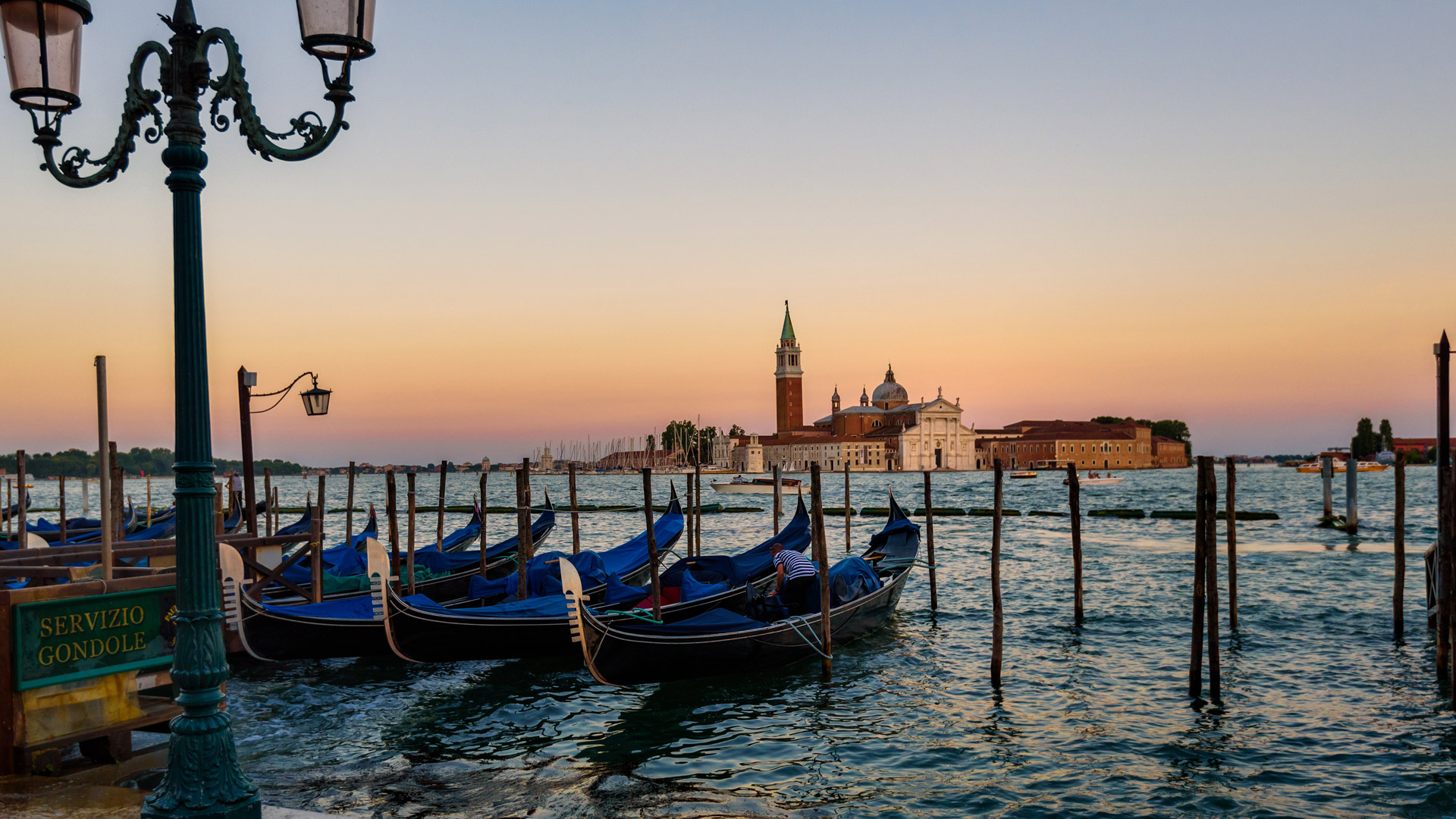 穿行威尼斯的千年小舟